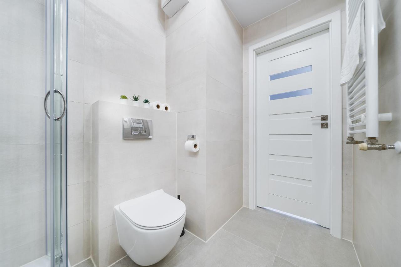 Sarah Apartments Old Town Краків Екстер'єр фото
