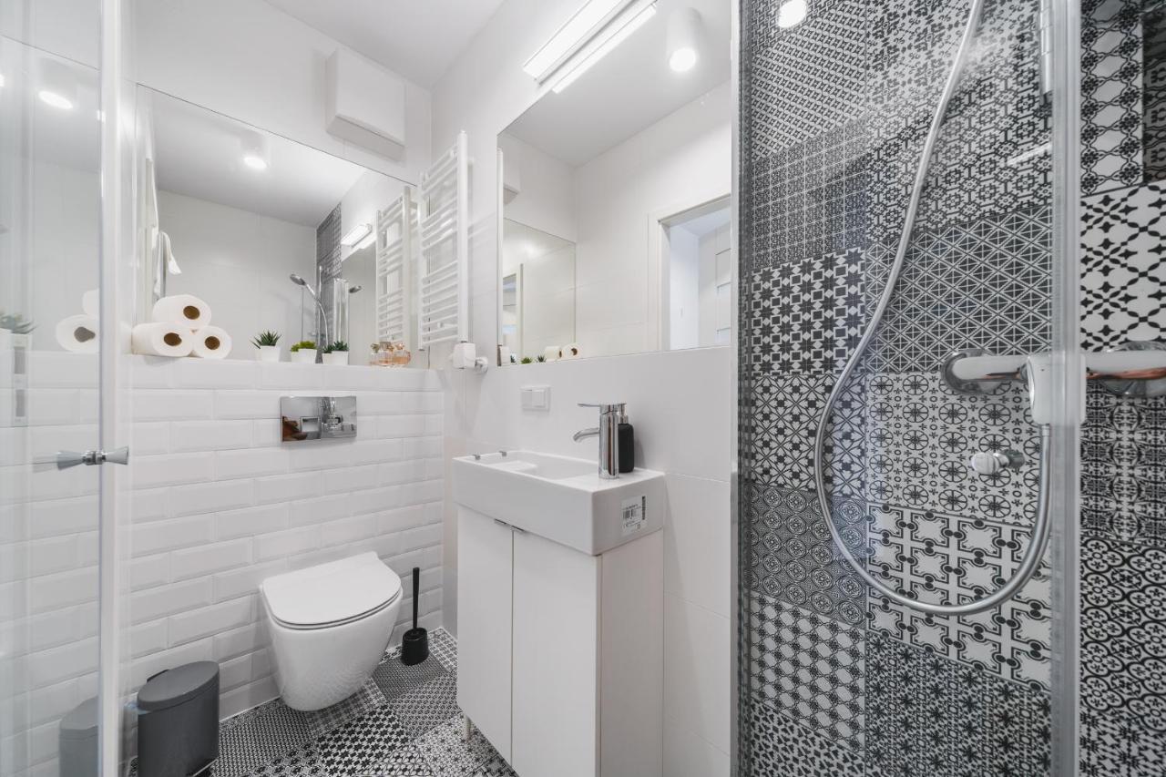 Sarah Apartments Old Town Краків Екстер'єр фото